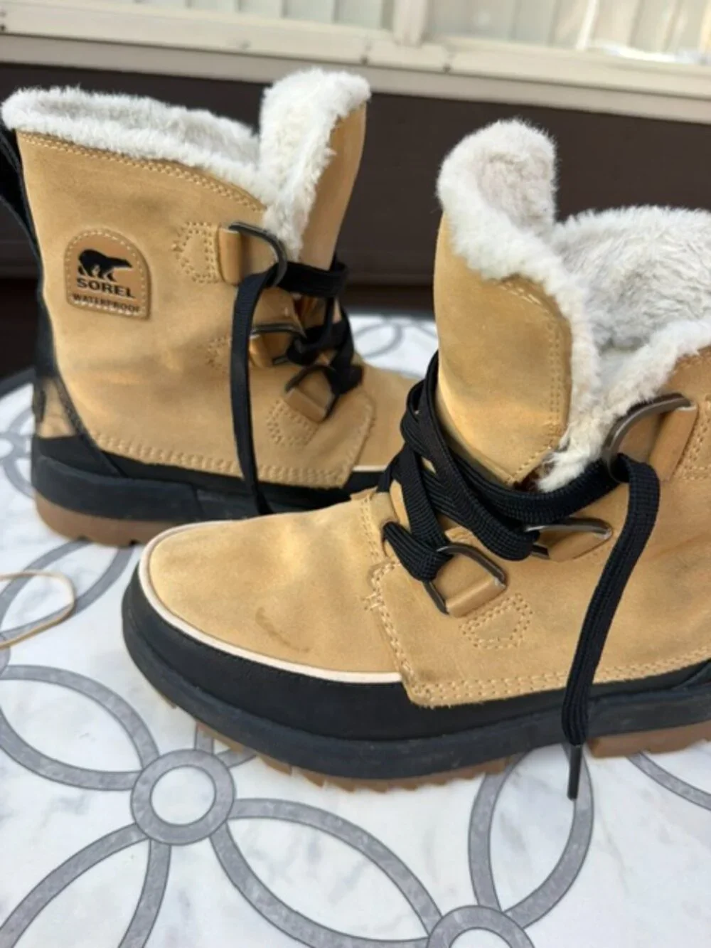 Used Sorel women boots in size 8 Water Proof Snow Rain Boots for Winter